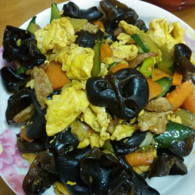 色香味美的黑木耳炒鸡蛋