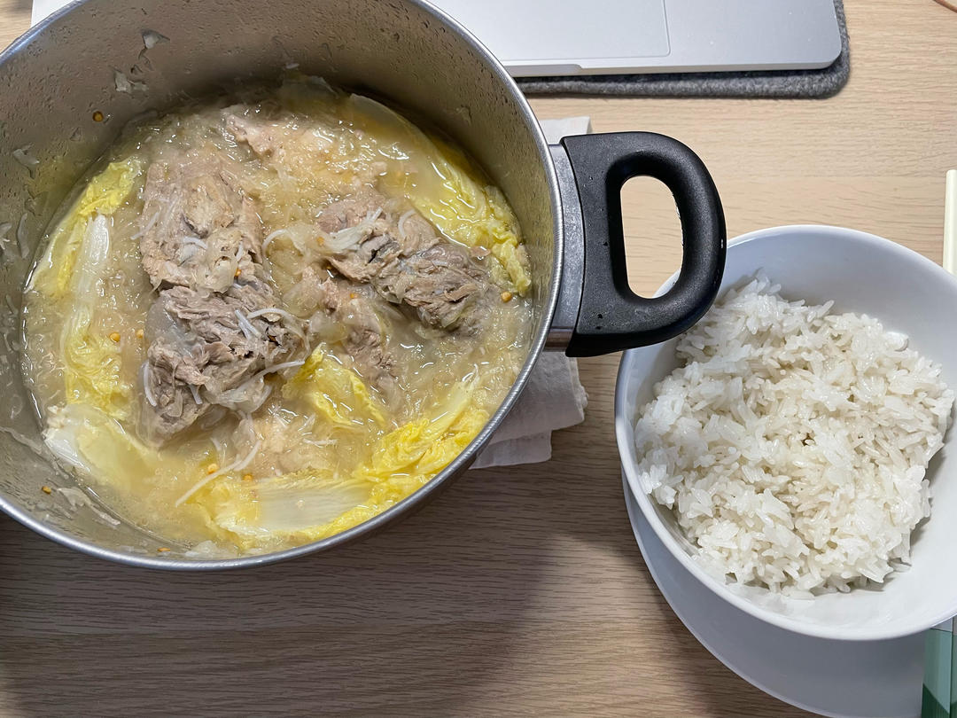 东北酸菜炖排骨