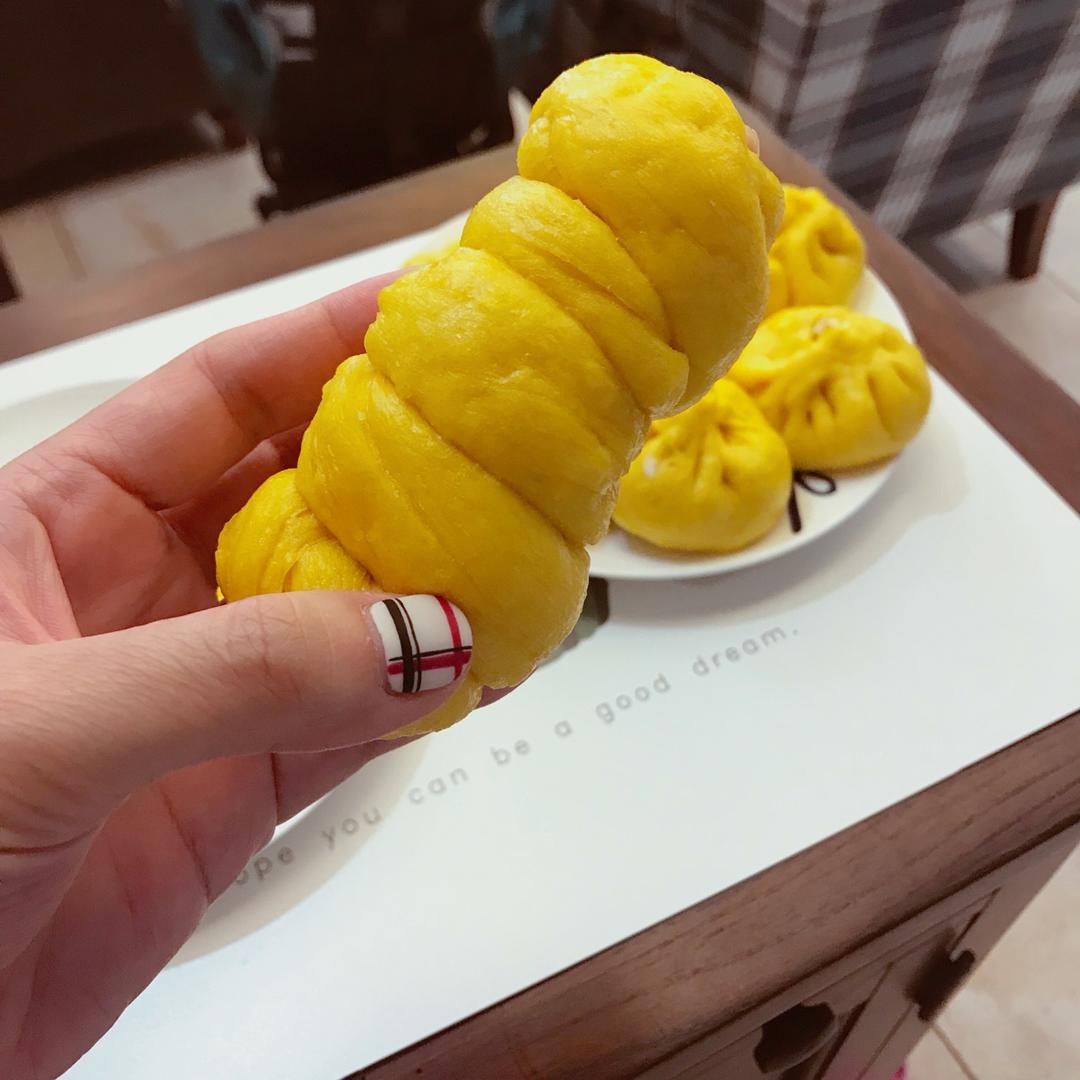 新手也可以--详解如何做出人见人爱、金黄的南瓜馒头