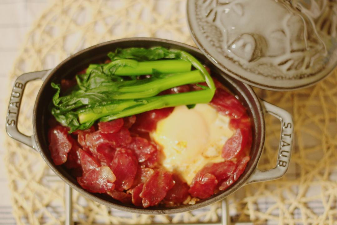 铸铁锅腊肠煲仔饭
