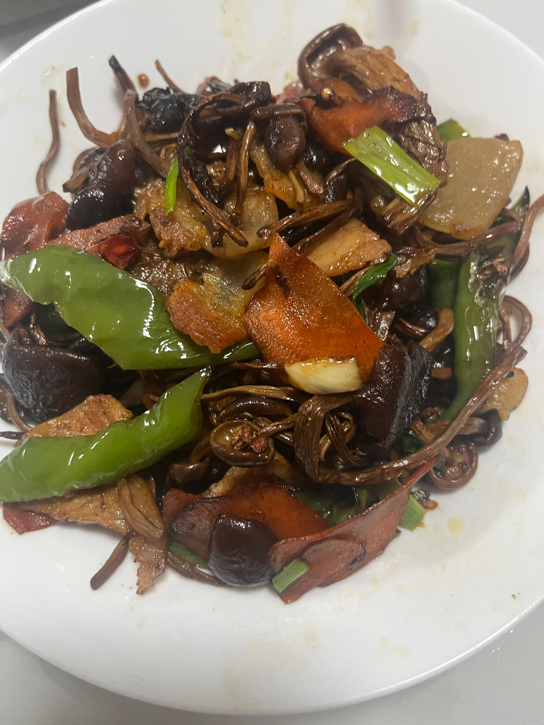 五花肉干锅茶树菇