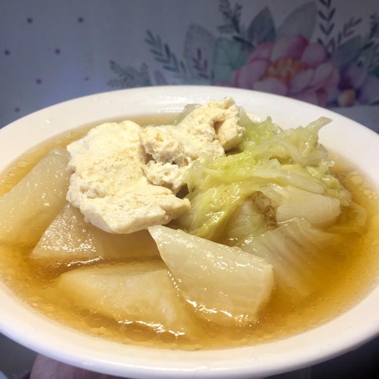 冬日暖锅-萝卜白菜炖豆腐