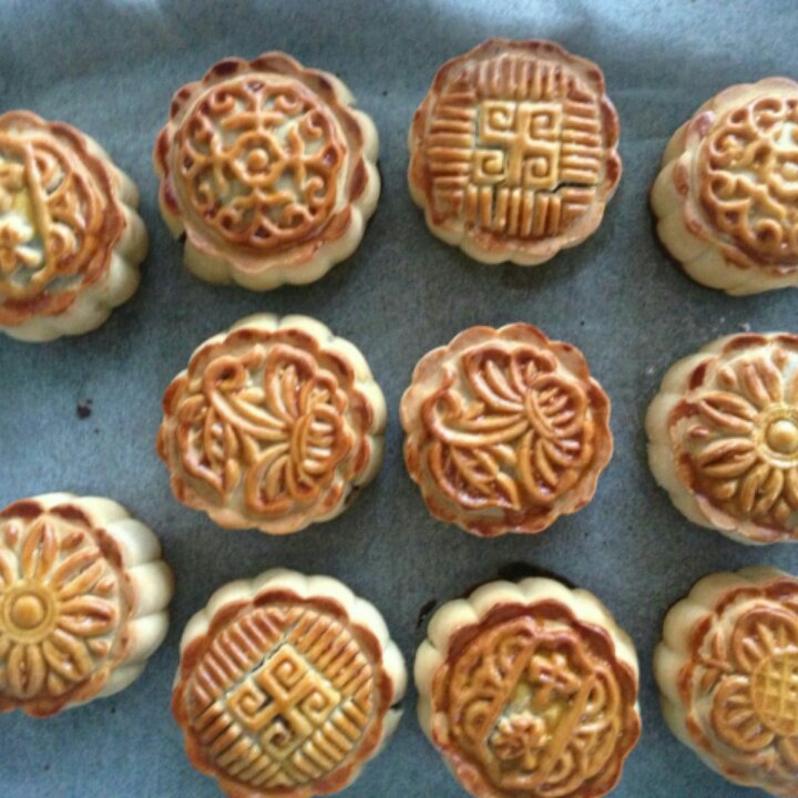 广式月饼—蛋黄莲蓉月饼