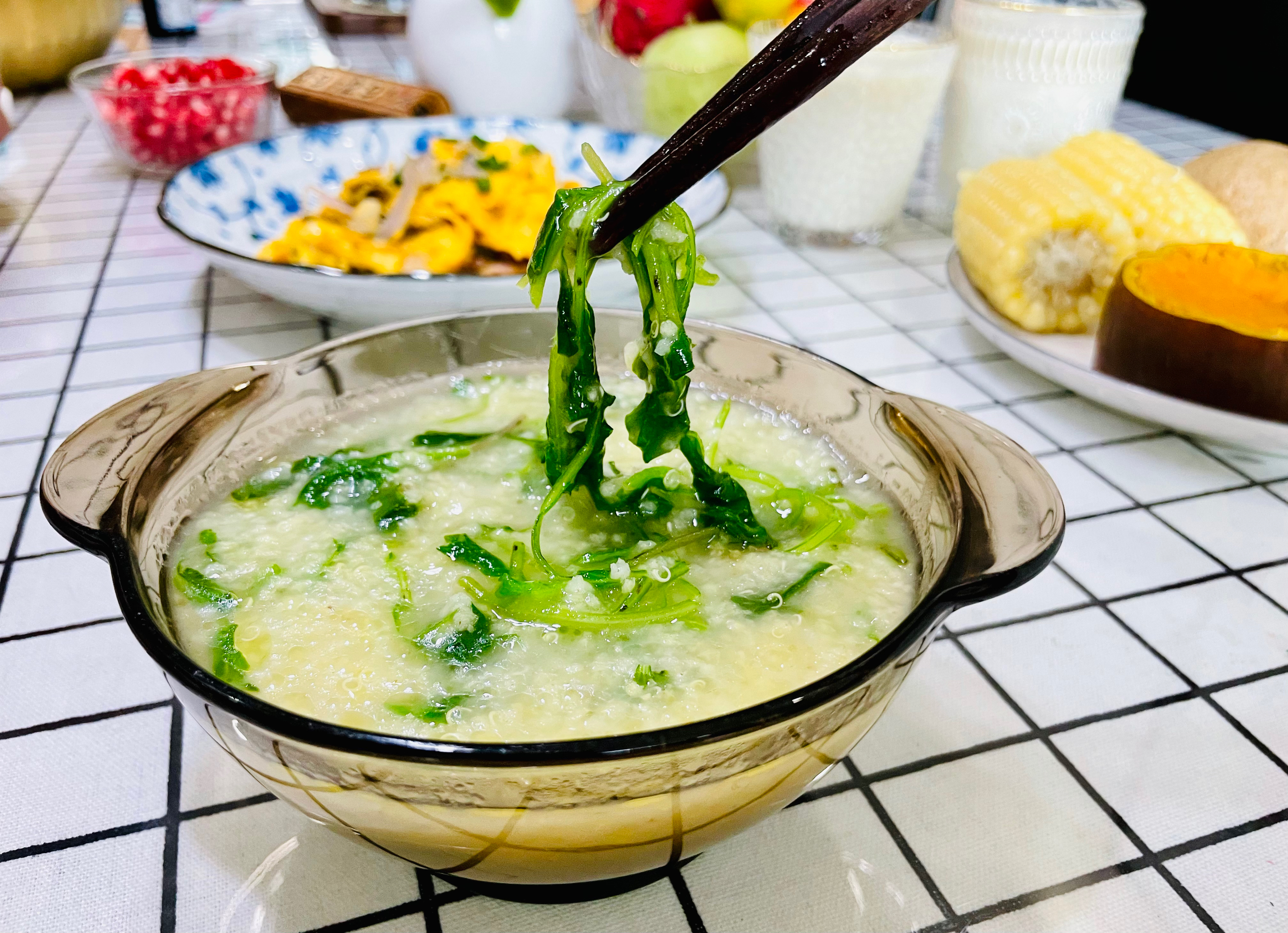 营养美味最养人～鸡汤鸡毛菜小米粥