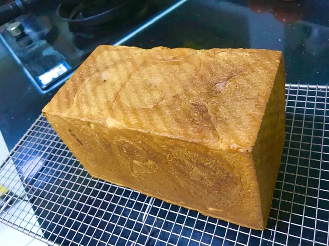 用烤箱自己做面包--手工牛奶吐司面包