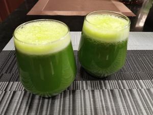 减肥果蔬汁|黄瓜芹菜羽衣甘蓝汁的做法 步骤4