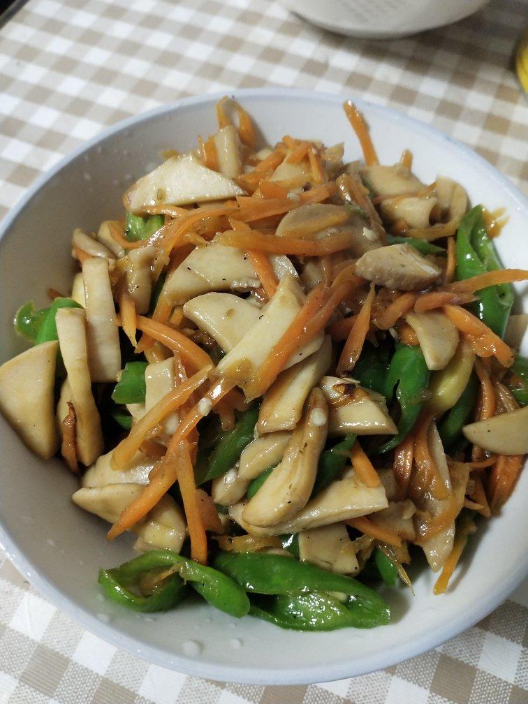 手撕杏鲍菇炒青椒