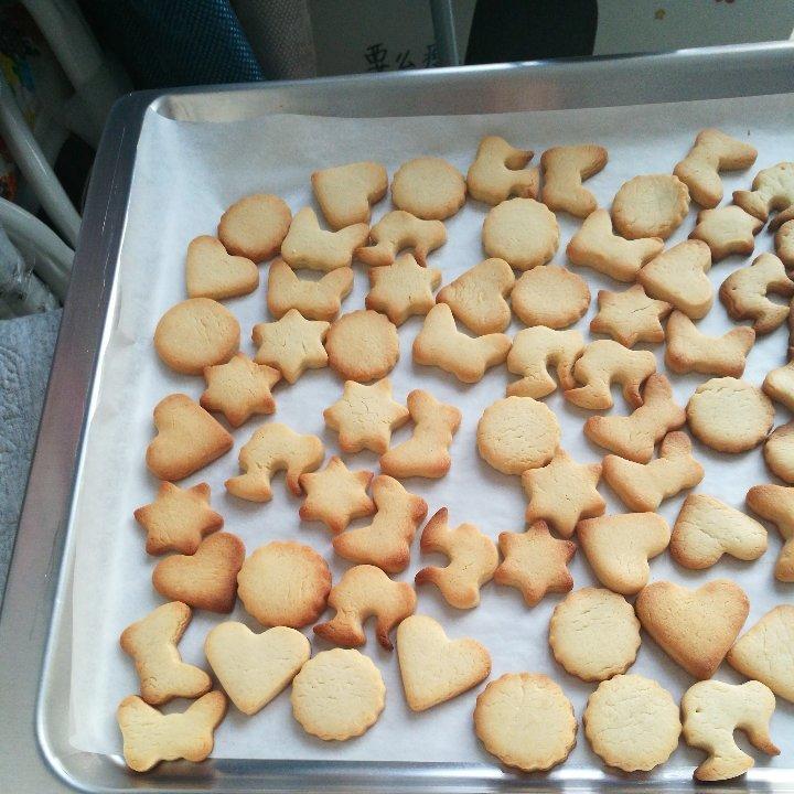 抱杏仁的小熊（造型饼干）