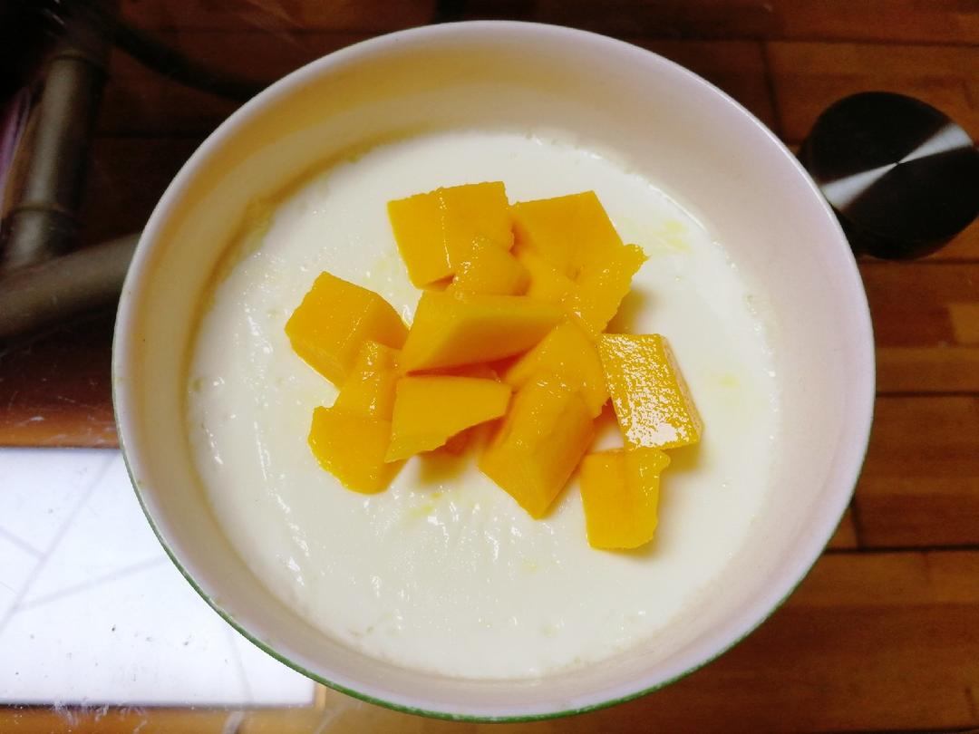 双皮奶（科学方子：淡奶油兑牛奶以假乱真乳脂达到8%的水牛奶，在家轻松做出正宗顺德味儿）