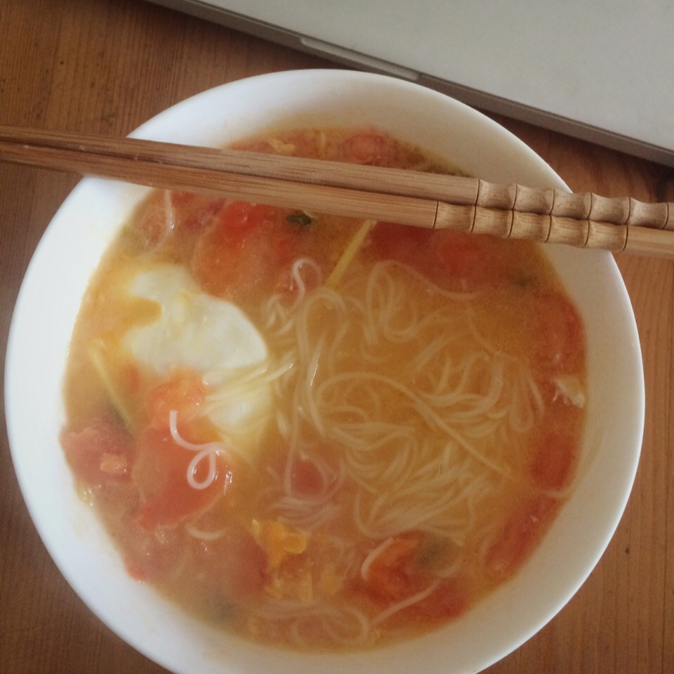 最家常的普通汤面——西红柿鸡蛋龙须面