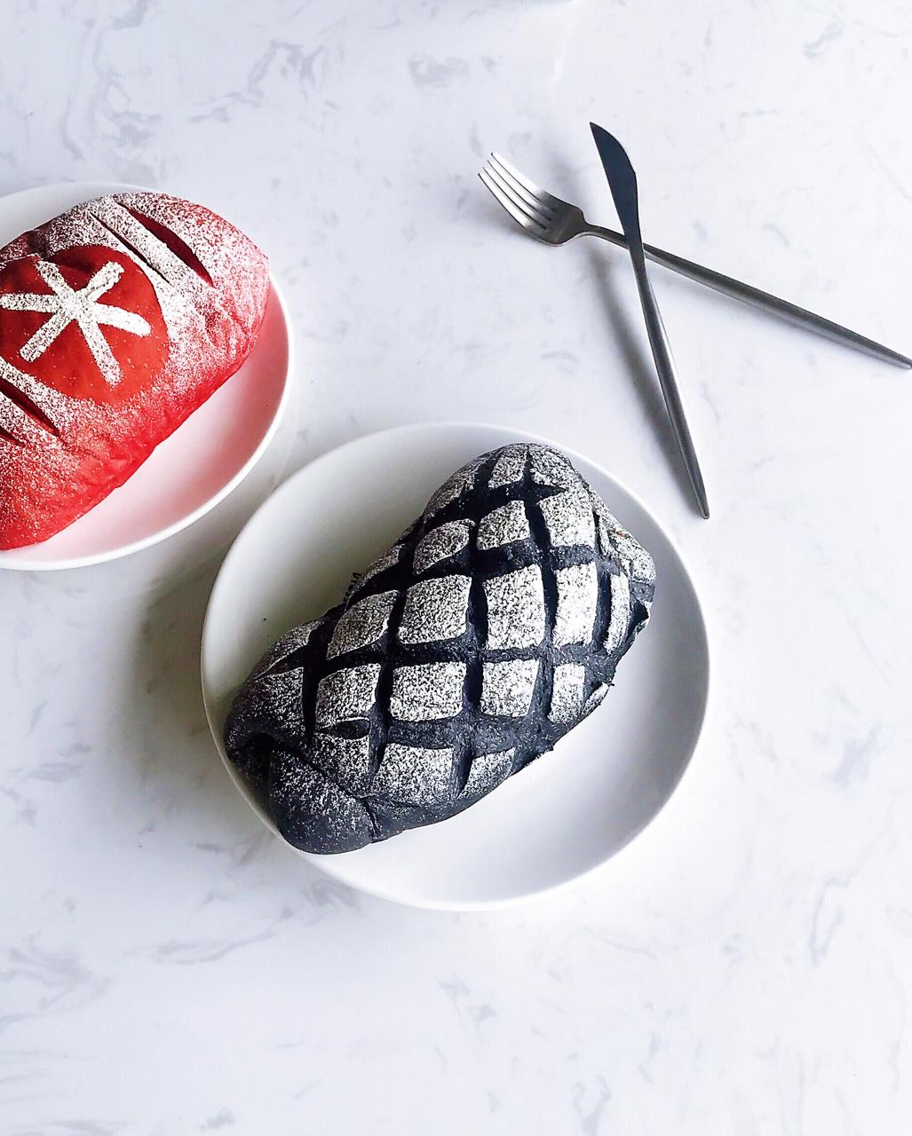 蛋黄肉松黑旋风软欧