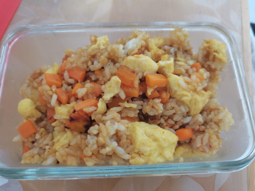 胡萝卜蛋炒饭