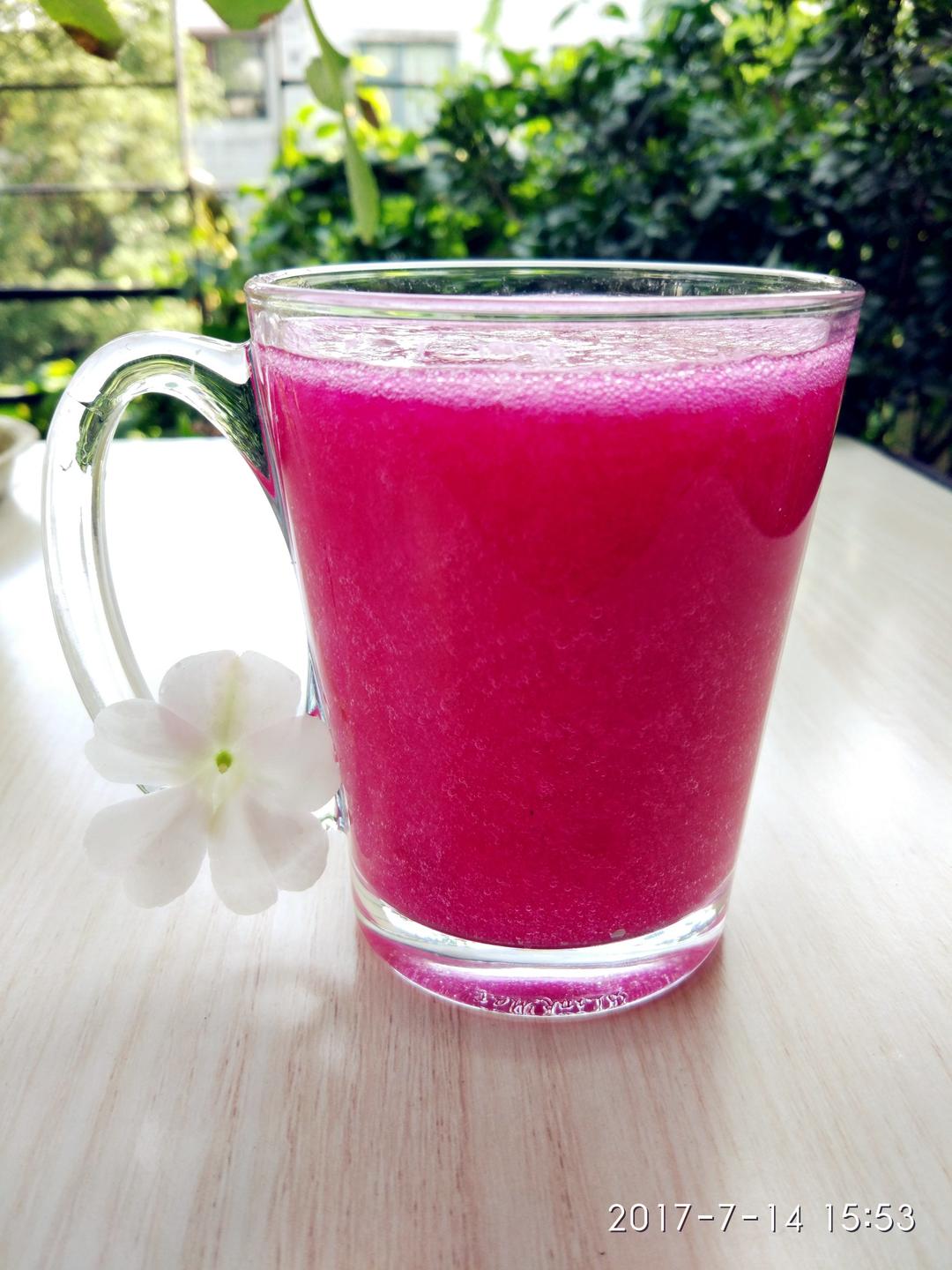 茉茉的心事做的火龙果皮汁