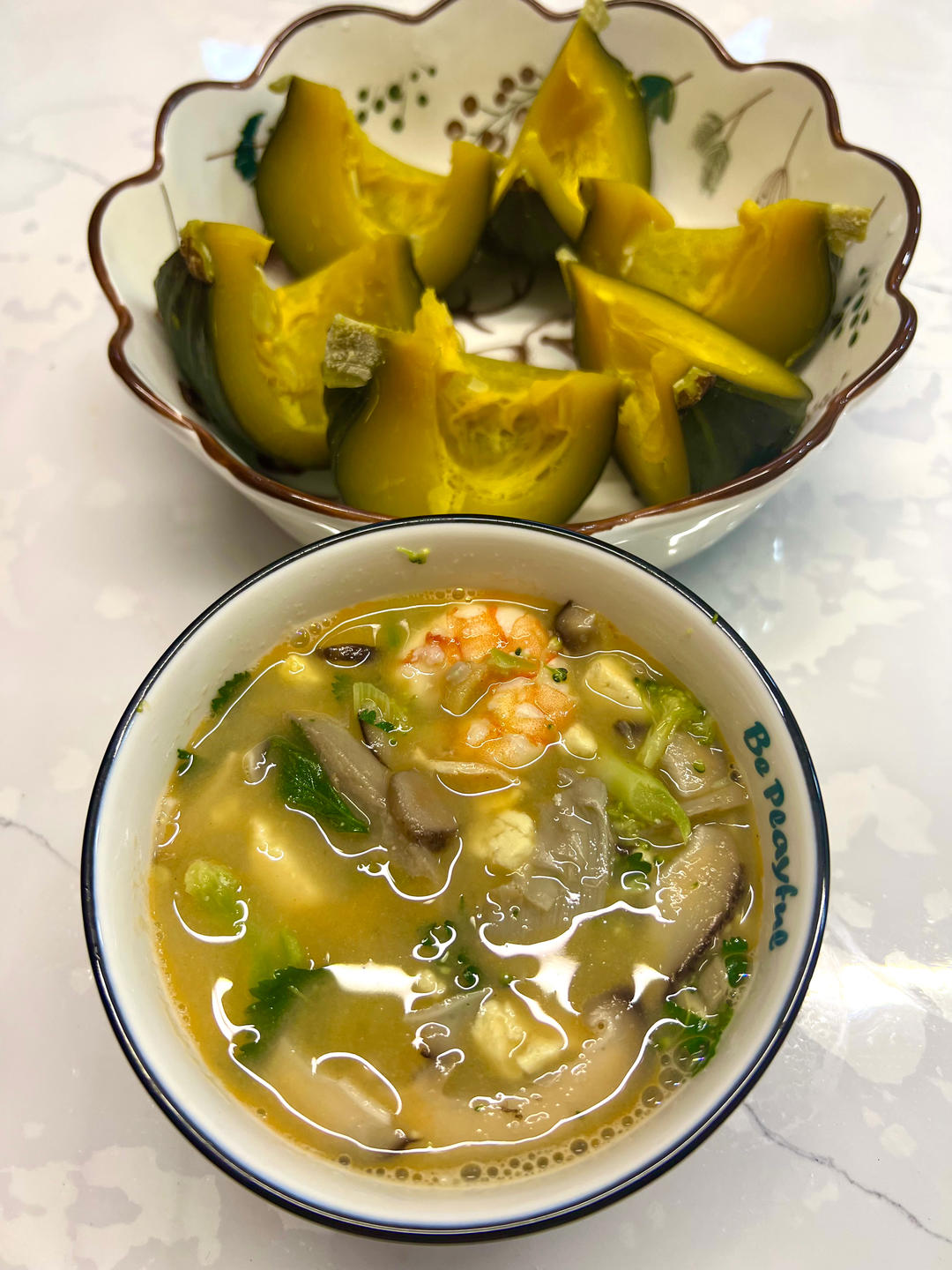 豆腐鲜虾菇菌汤