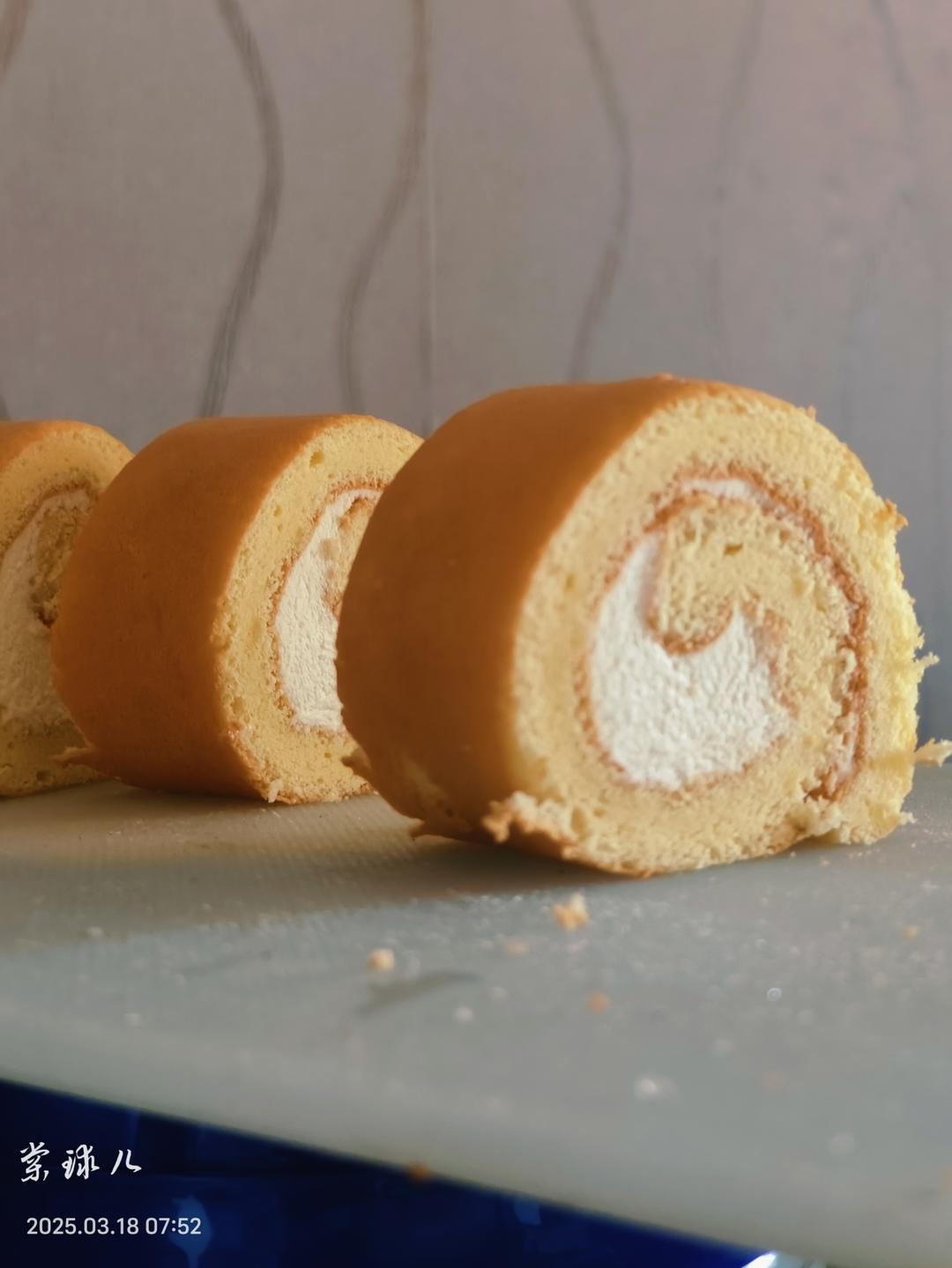 “小三卷”|小烤盘原味蛋糕卷，我也能随心所欲卷蛋糕啦（全程GIF动图示范）