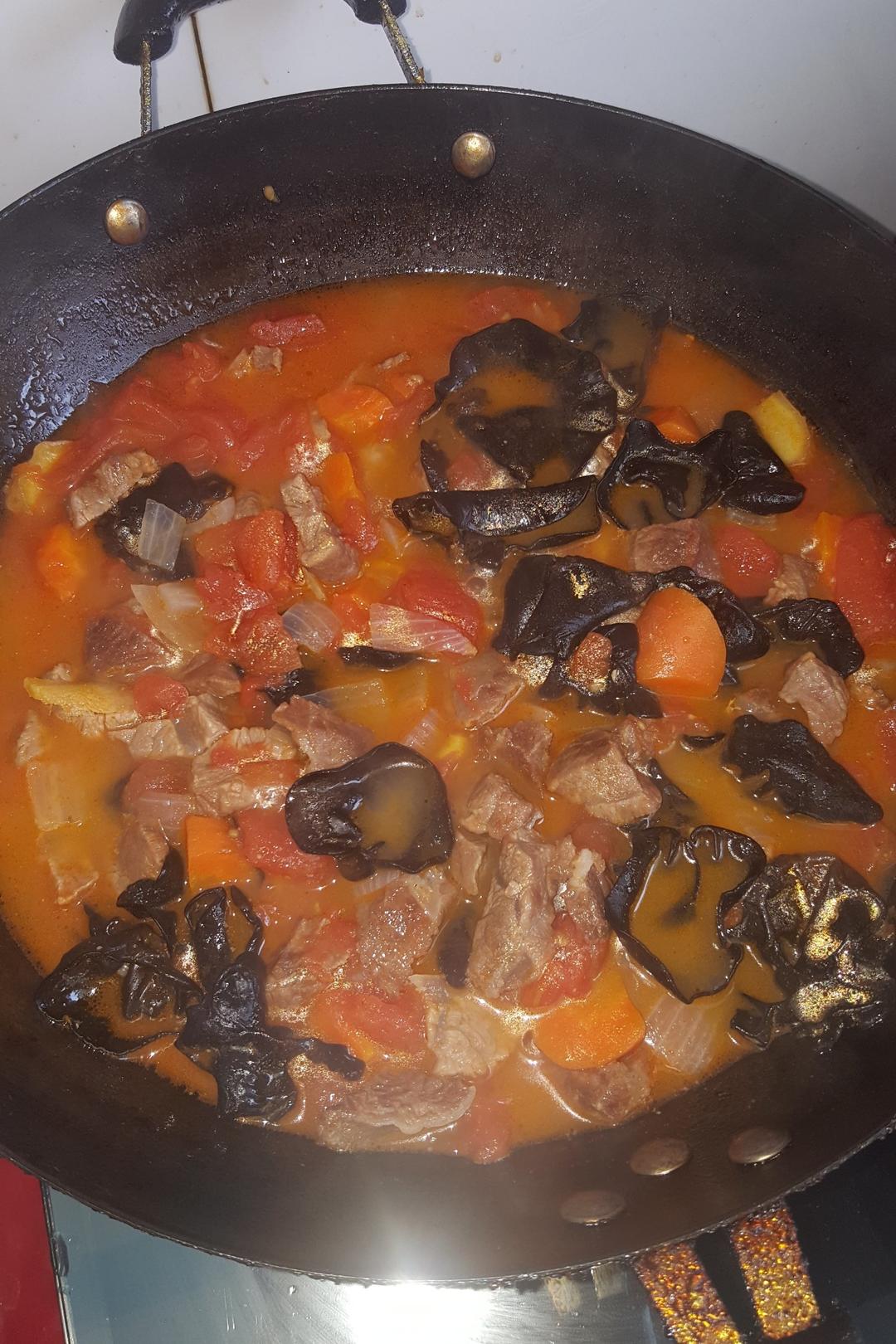 番茄牛肉汤，红彤彤酸酸甜甜鲜美的暖胃汤