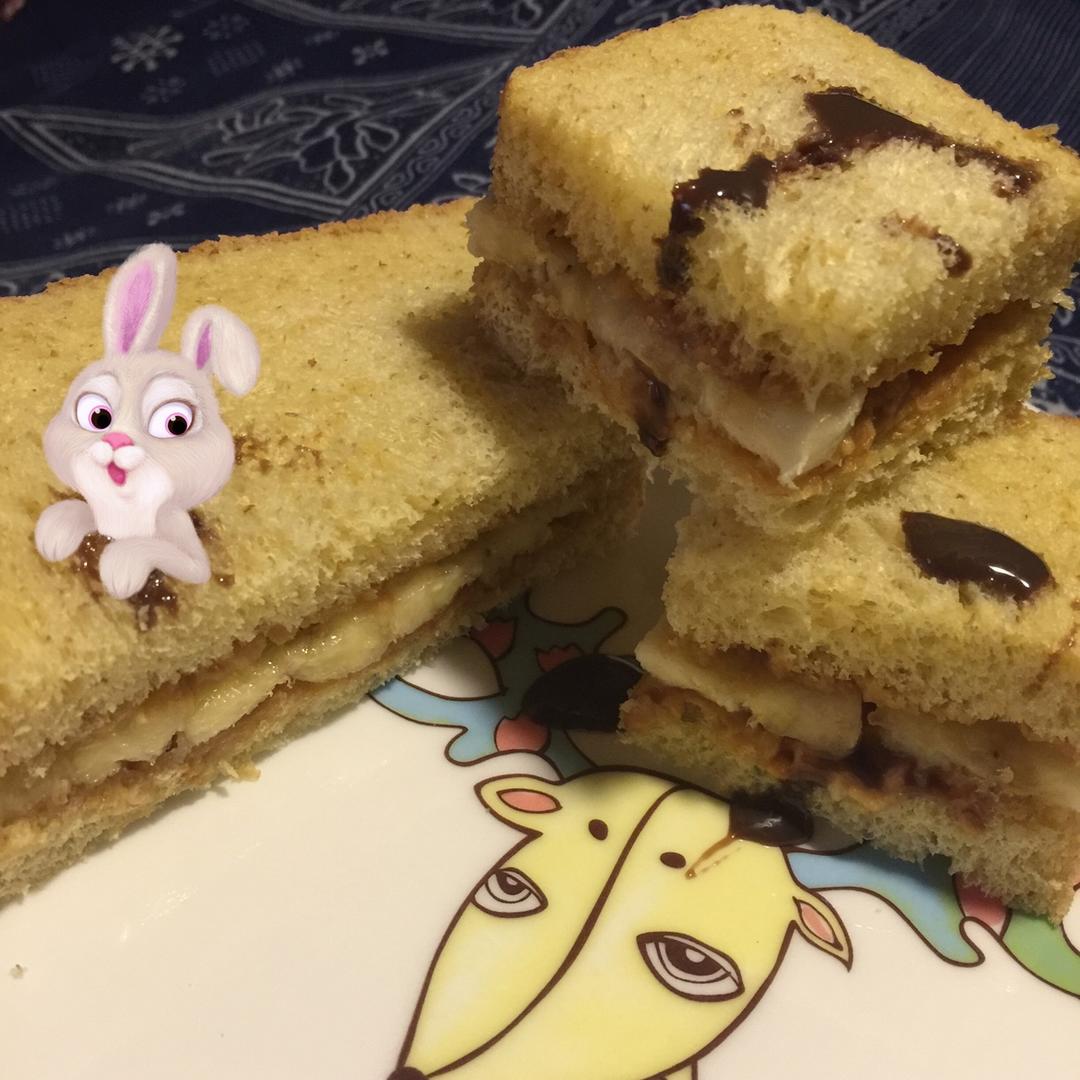 花生酱香蕉三明治