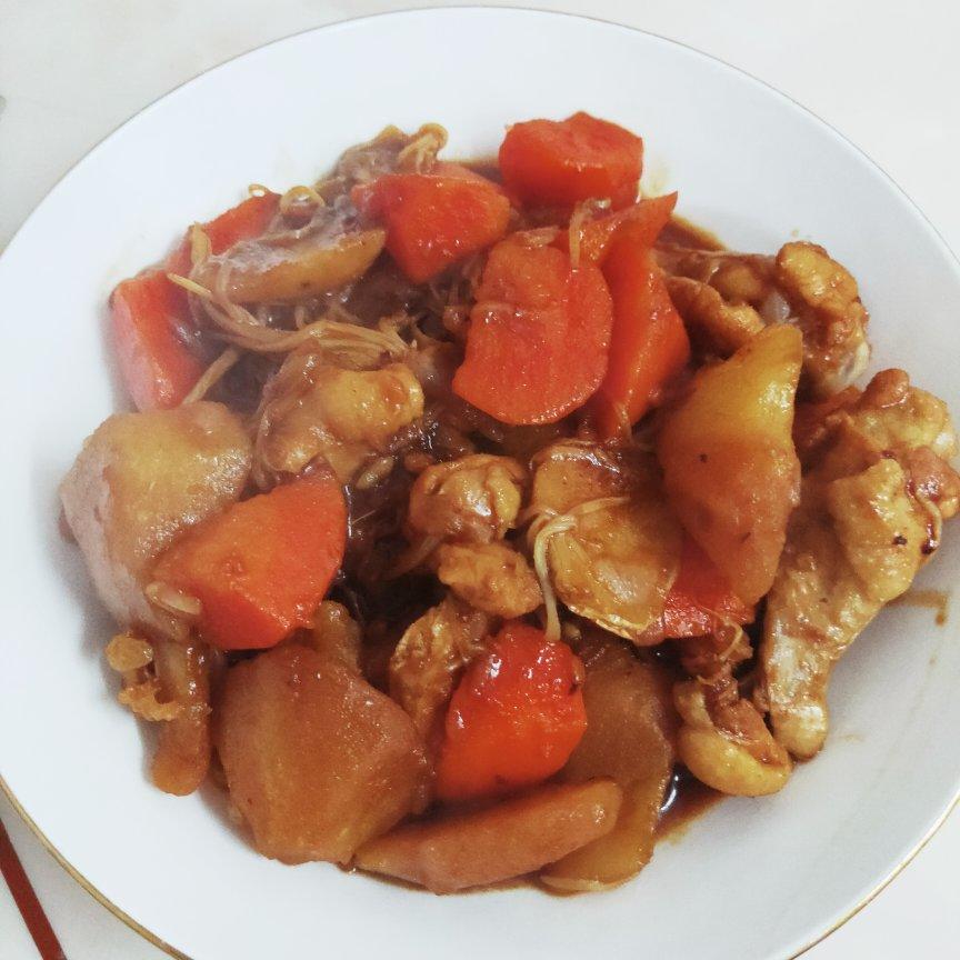鸡腿炖土豆