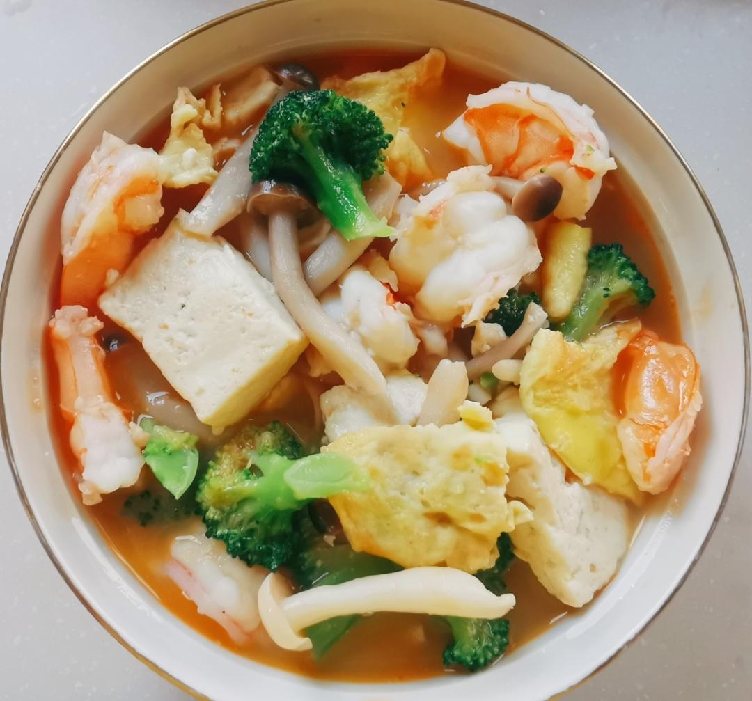 豆腐鲜虾菇菌汤