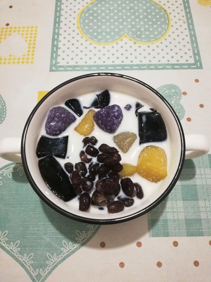 红豆芋圆椰奶烧仙草