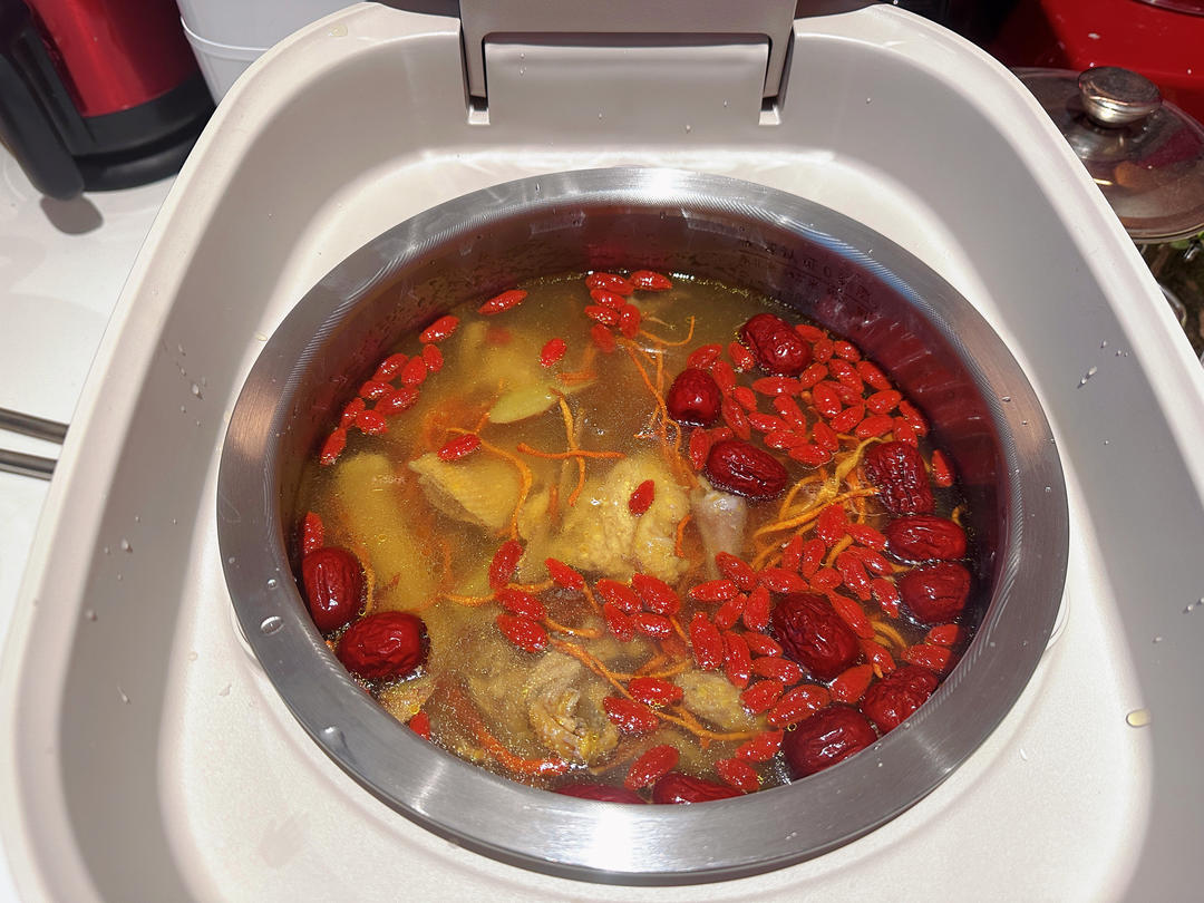虫草花母鸡汤
