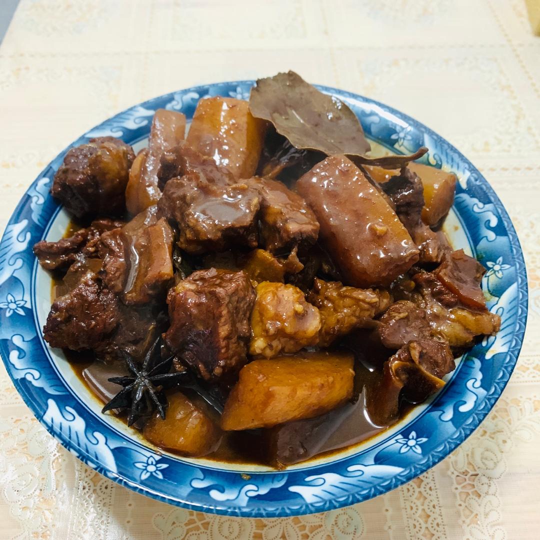 港式柱侯萝卜炆牛腩煲