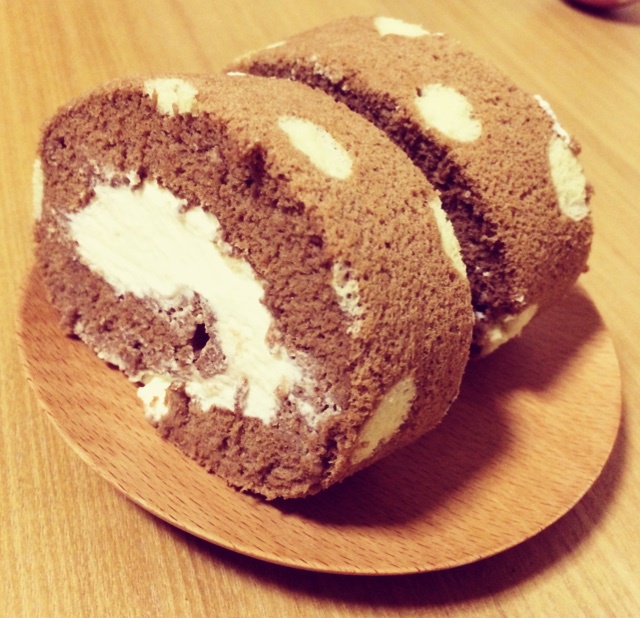 可可奶油波点蛋糕卷