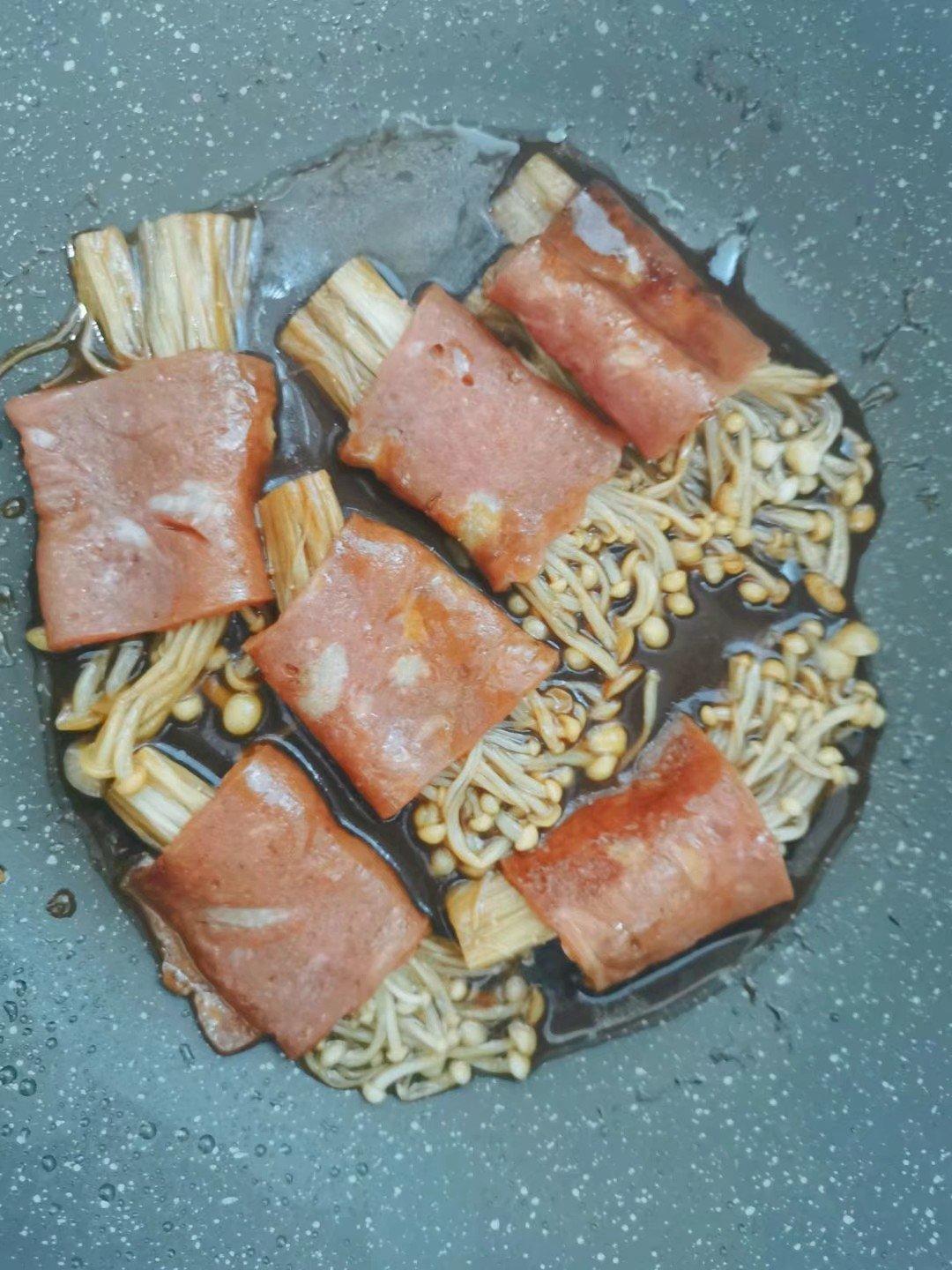 好吃到舔盘子的培根金针菇卷