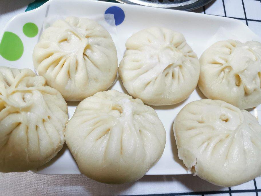 松软多汁的肉包子