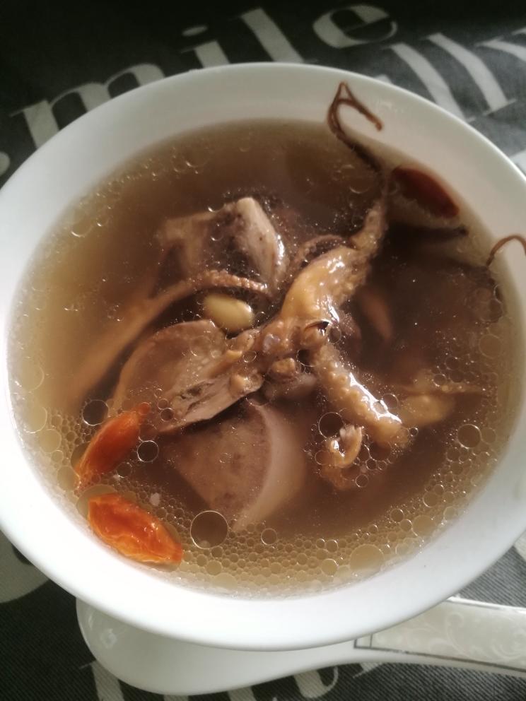 章鱼五指毛桃汤的做法