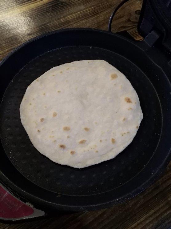 烙春饼(用视频告诉你，这饼有多软)