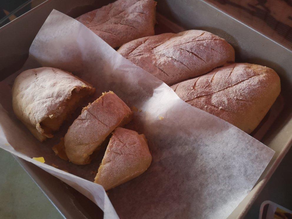 自创南瓜菠萝馅软欧包