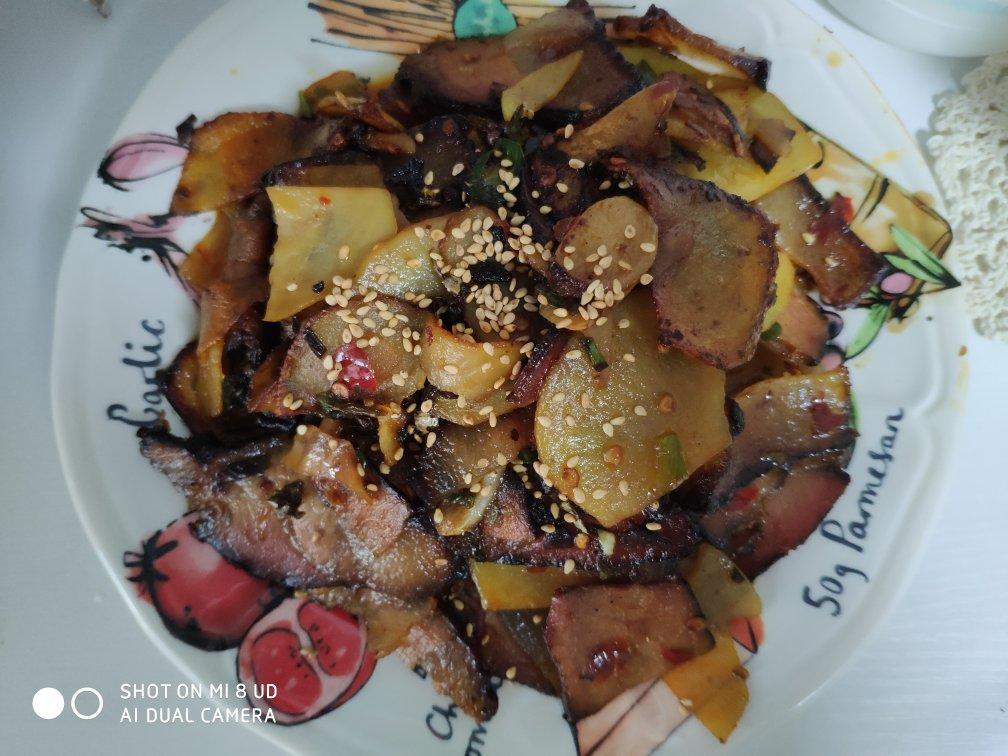 不放盐的腊肉土豆片