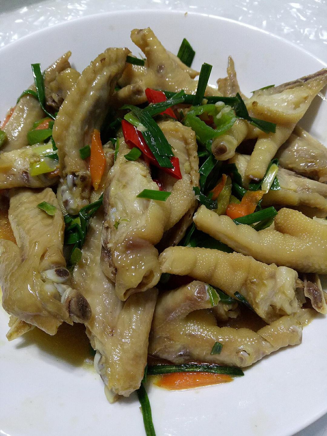 辣椒块炒鸡爪块