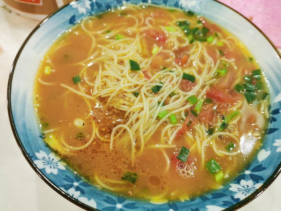 最家常的普通汤面——西红柿鸡蛋龙须面
