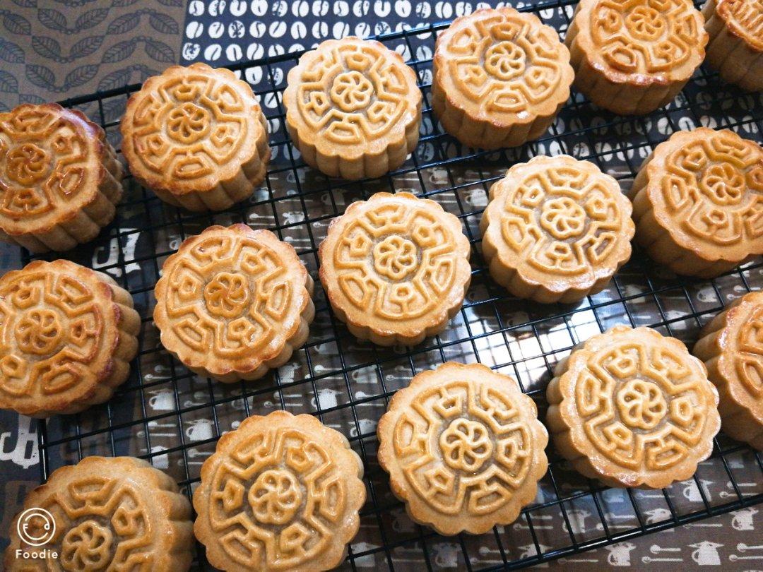 广式月饼—蛋黄莲蓉月饼