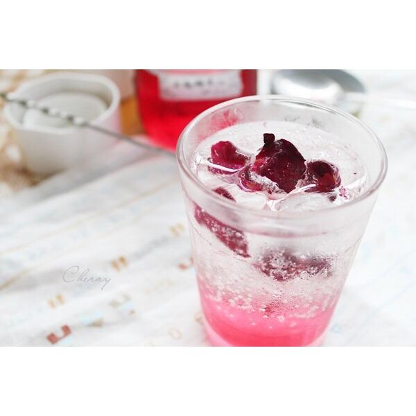 玫瑰苏打冰饮