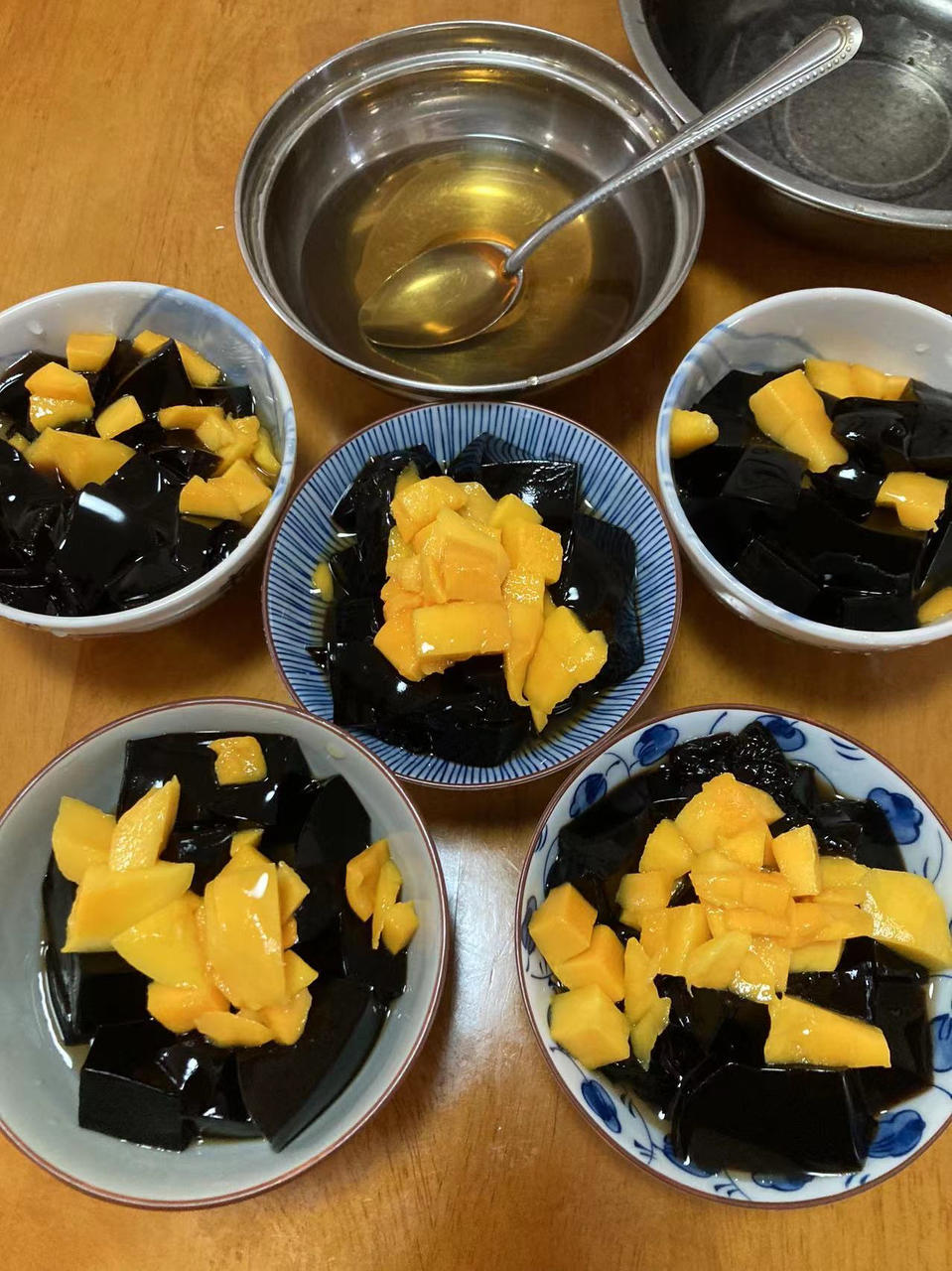 夏天的命都是烧仙草给的，咕噜一碗，满口清爽