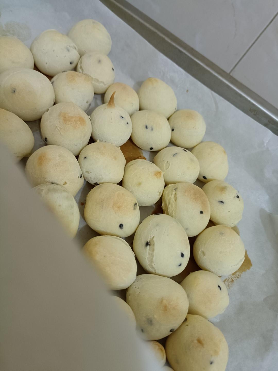 超简单的木薯版麻薯包，外酥里糯有嚼劲，秒杀面包店！