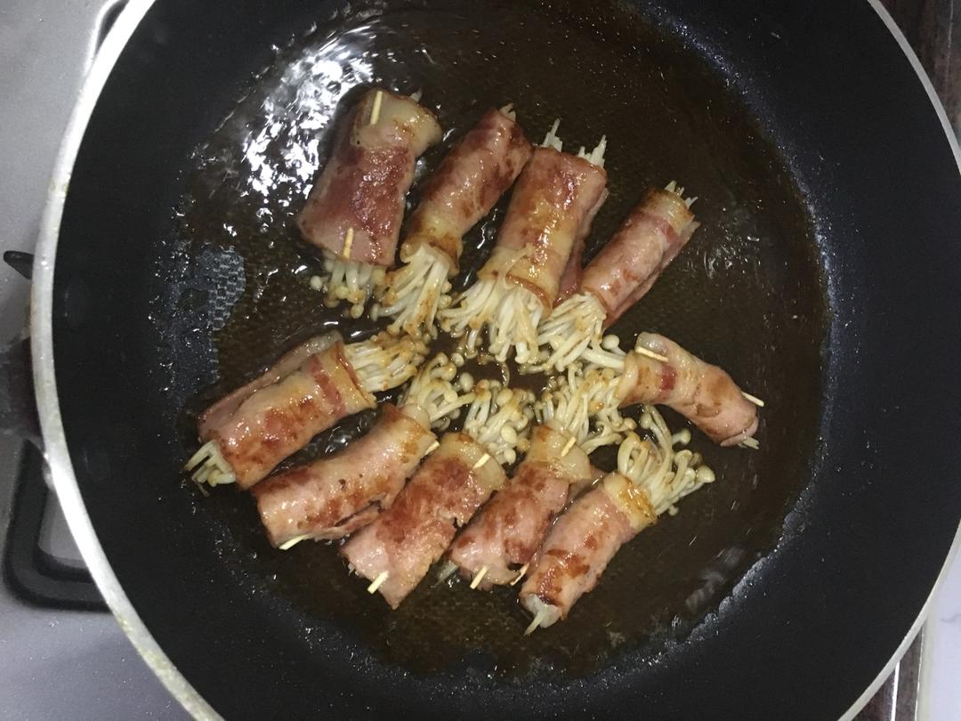 【金针菇培根卷】