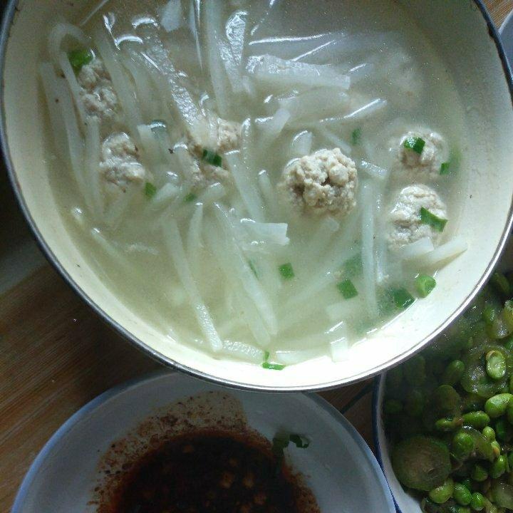 【10分钟系列】白萝卜豆腐圆子汤