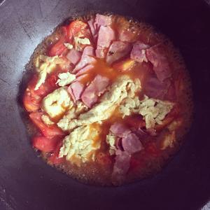 番茄鸡蛋培根烩饭的做法 步骤4