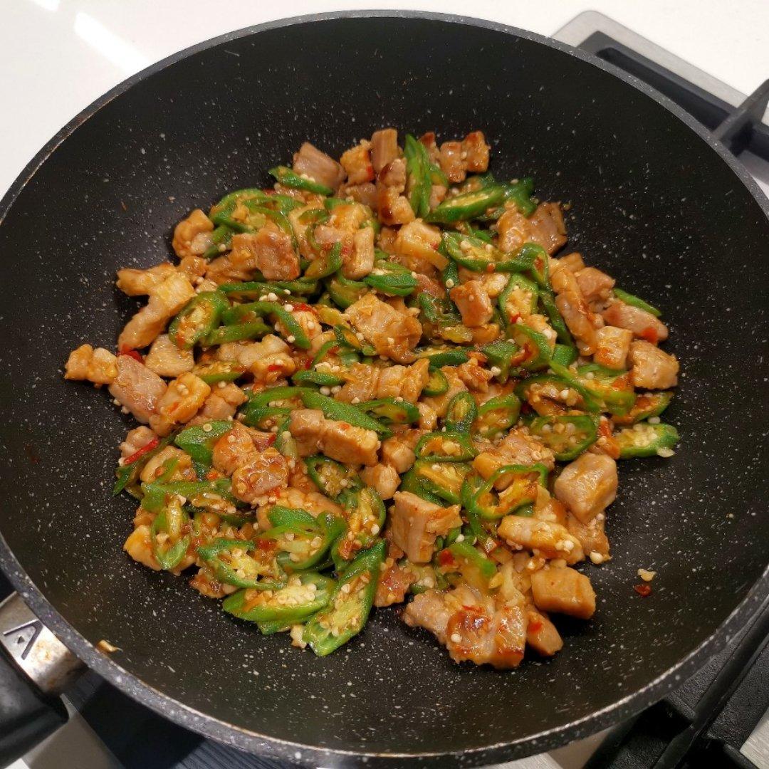 超级下饭的秋葵小炒肉