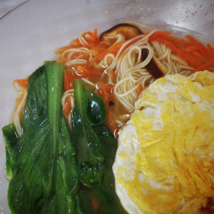 家常快手鸡蛋面