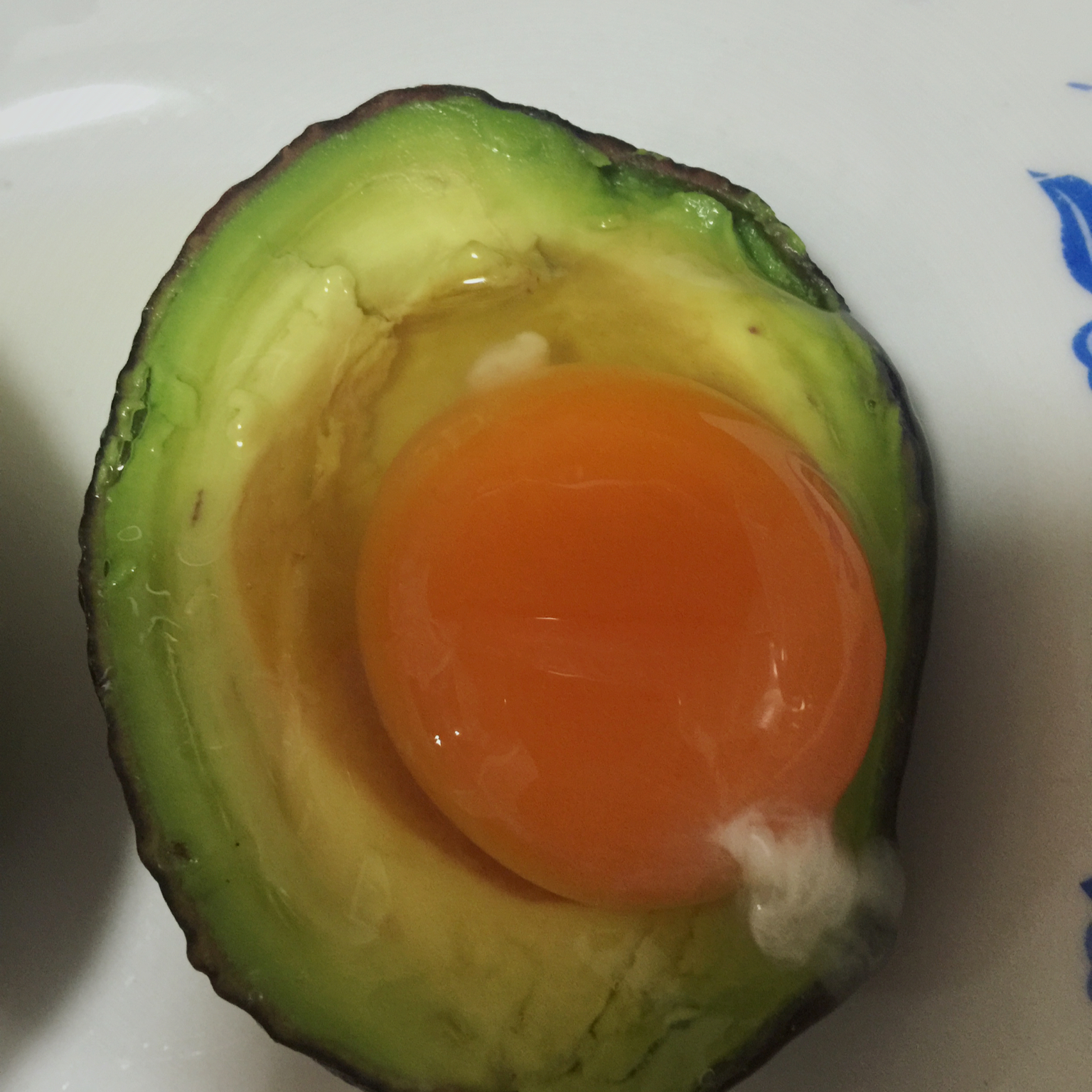 牛油果烤鸡蛋
