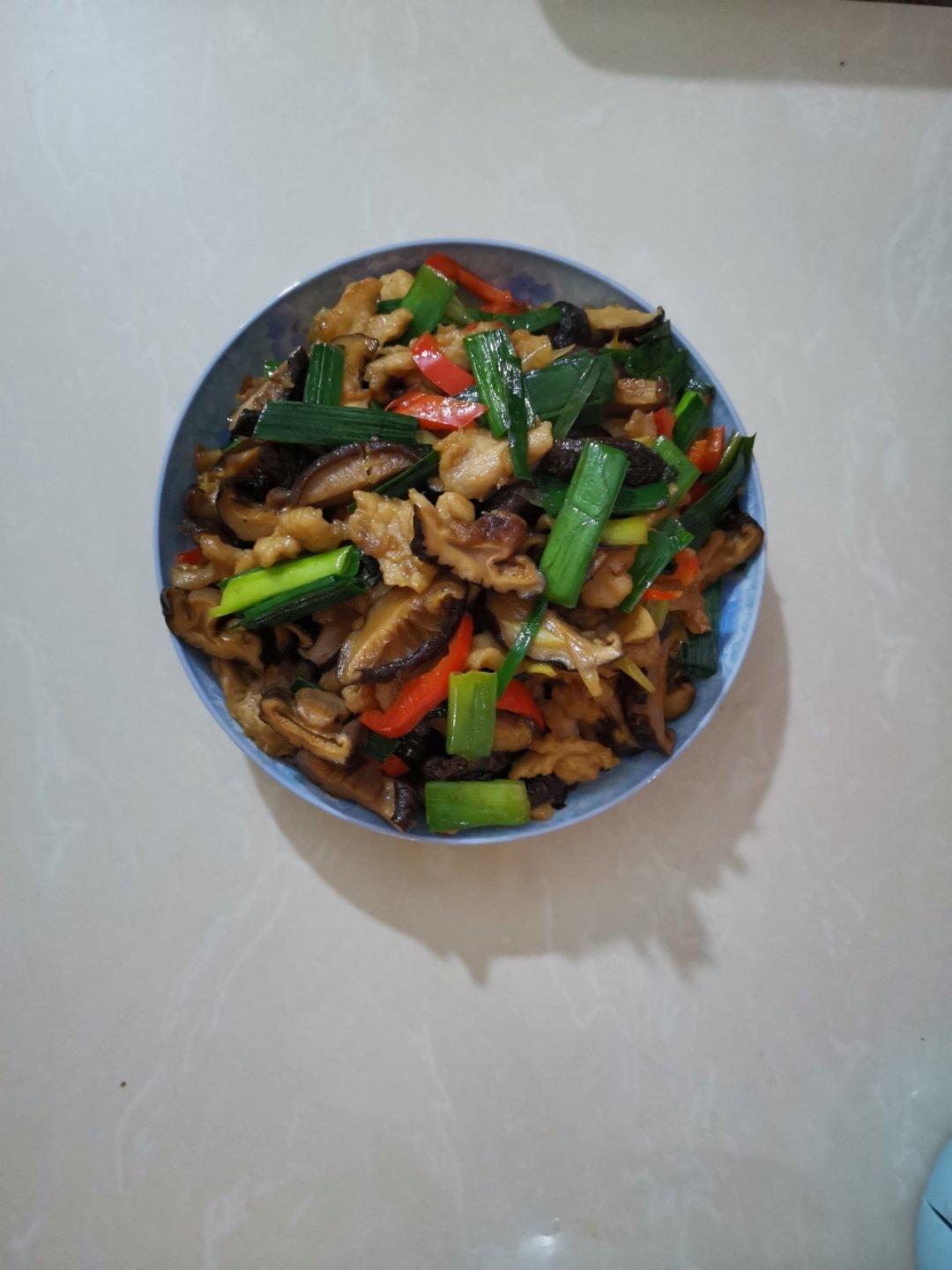 香菇炒肉，超级下饭哦