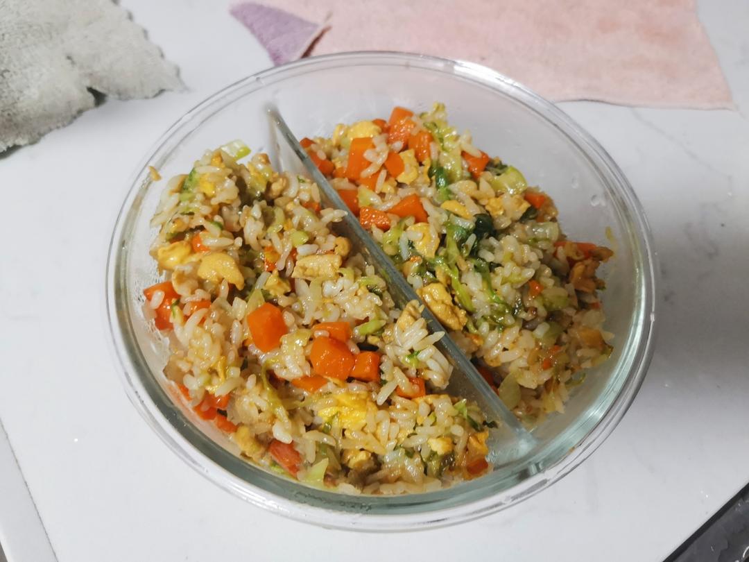 生菜胡萝卜蛋炒饭