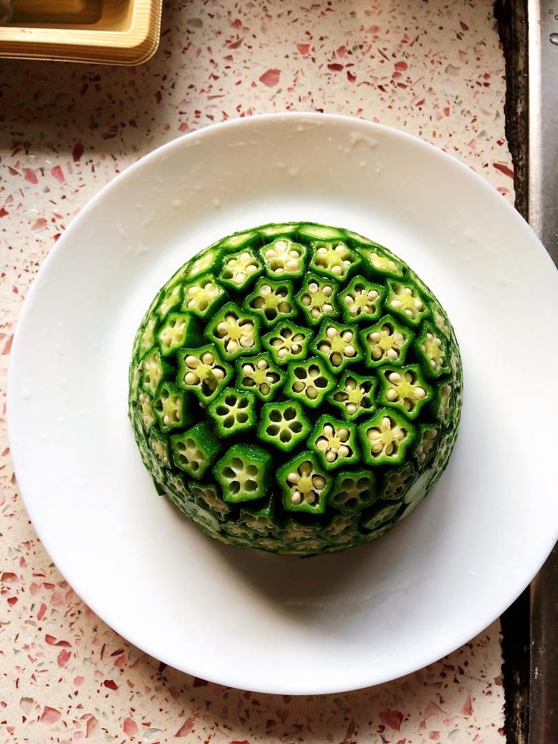 这绝对是秋葵颜值最高的做法，好看又好吃，端上桌最先光盘