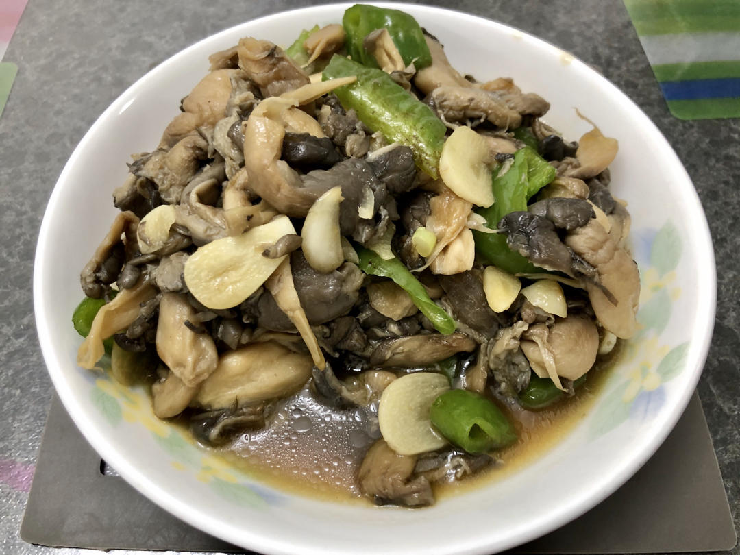 辣椒炒蘑菇