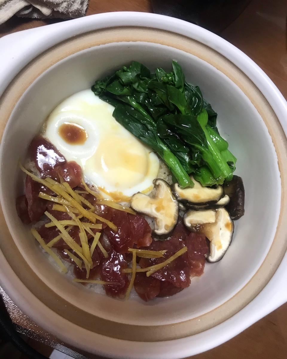 广式腊味煲仔饭